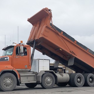 Camions à benne basculante